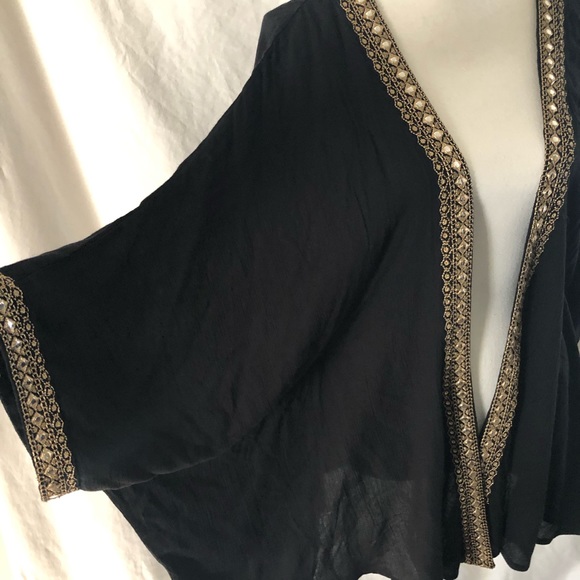 Medium Black kimono gold accents En Creme - Picture 2 of 6